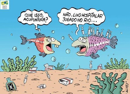  agua com peixes polida com lixo hospitalar